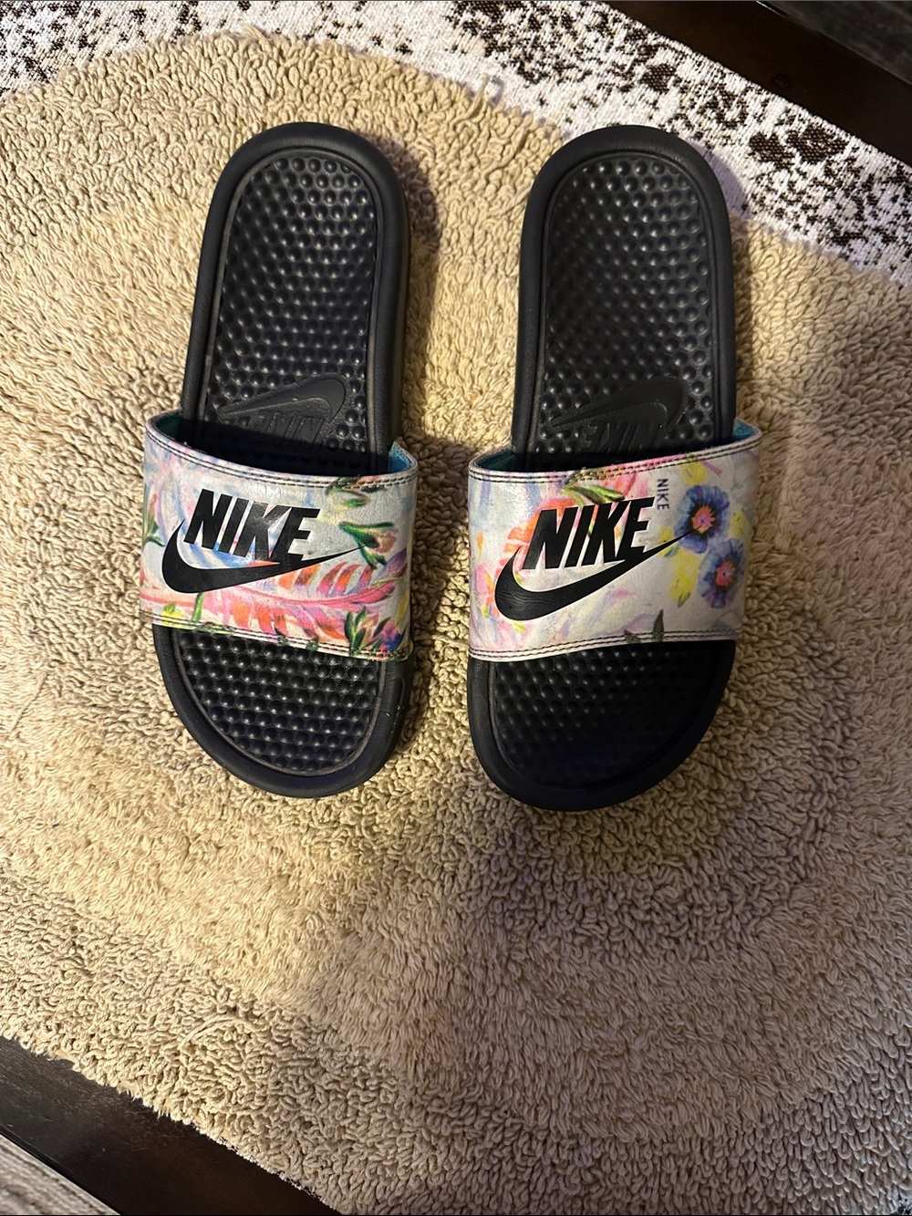 Nike Kids Floral Strap Black Slide Sandals - Picture 2 of 6